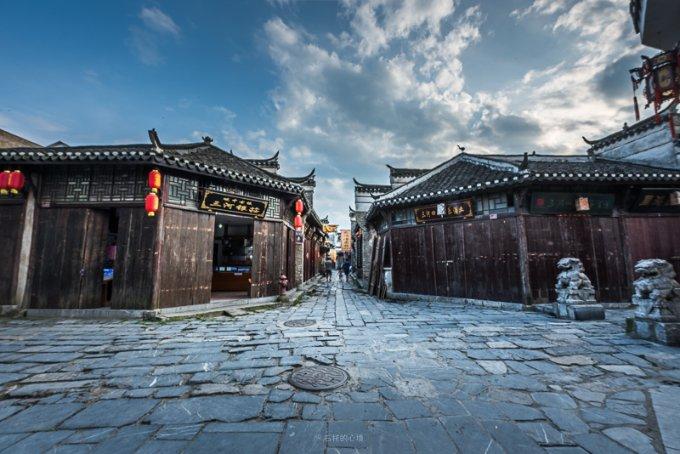 神秘莫测的湛蓝：克罗地亚的“海洋之瞳” | 每日一图 狐瞰世界